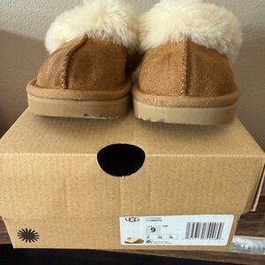 USED KIDS UGGS SLEEPERS (SZ 9)